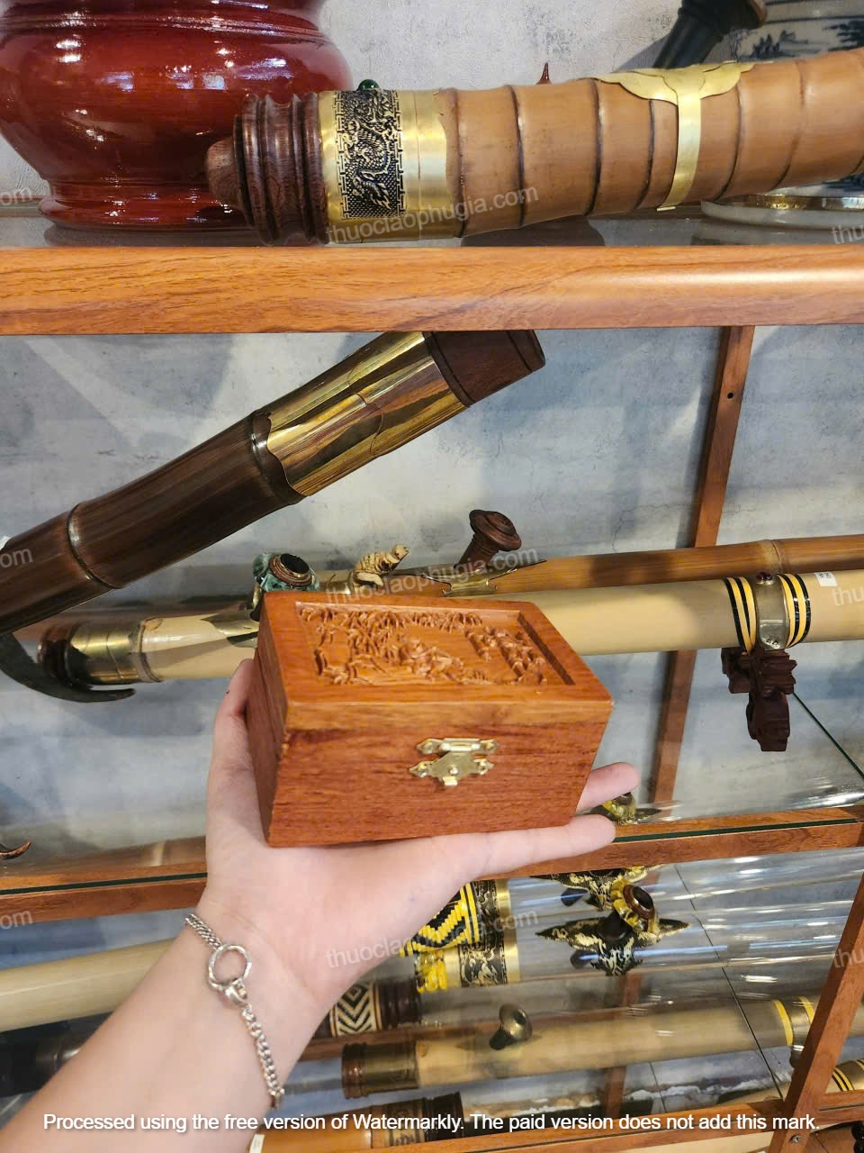 Hộp gỗ hương cao đựng thuốc lào - đẳng cấp - bền đẹp. Hộp gỗ hương cao đựng thuốc lào - đẳng cấp - bền đẹp.