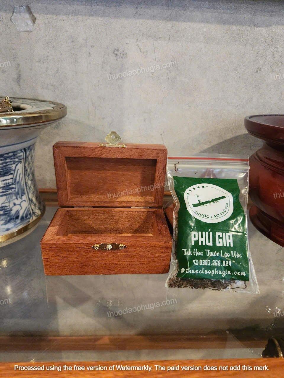 Hộp gỗ hương cao đựng thuốc lào - đẳng cấp - bền đẹp. Hộp gỗ hương cao đựng thuốc lào - đẳng cấp - bền đẹp.